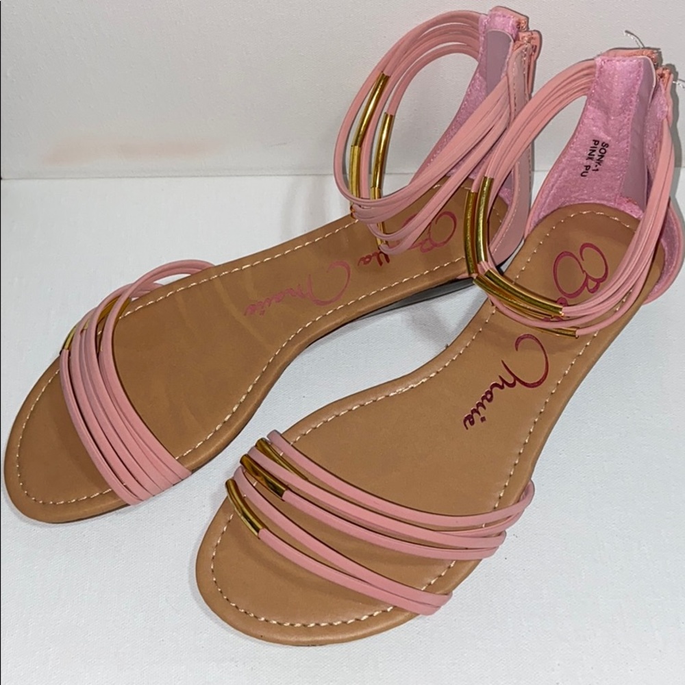 Women’s pink sandals